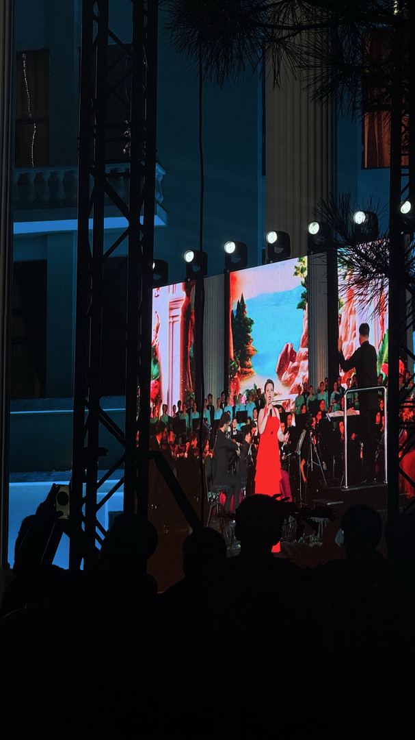 OPERA Gala walking