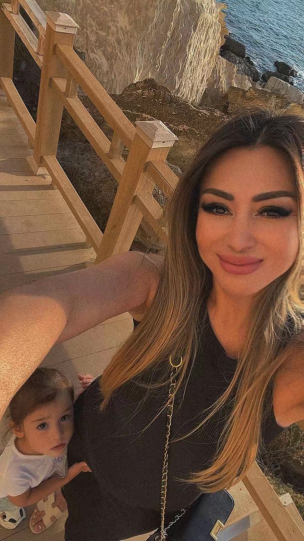 Вышла пройтись, а за мной хвостиком моя младшая 🥹❤️ Самая м…
