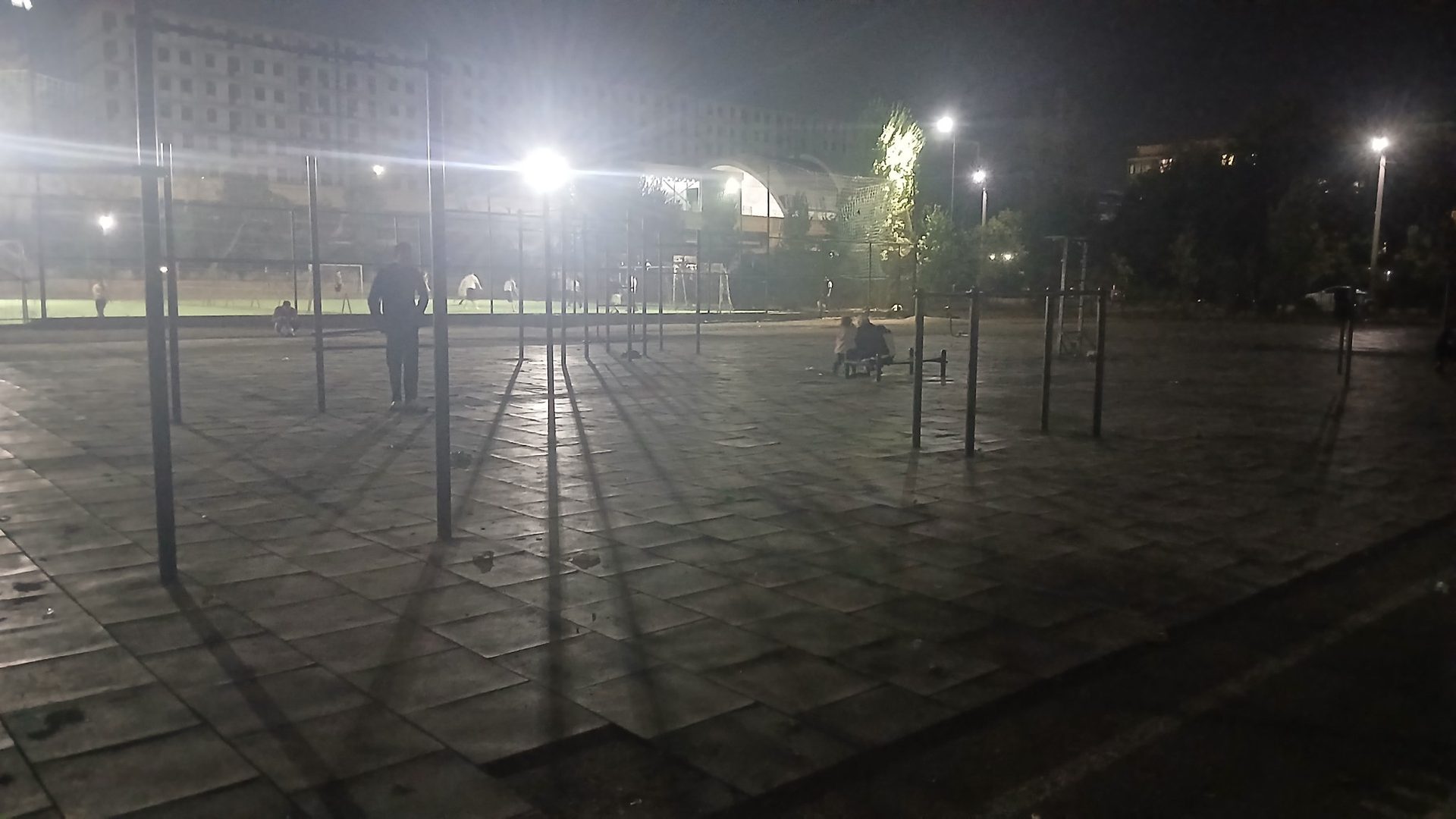Тренировка на спортивной площадке
