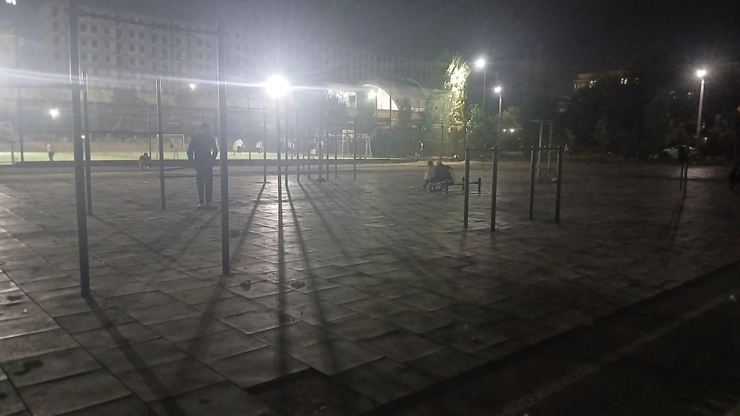 Тренировка на спортивной площадке