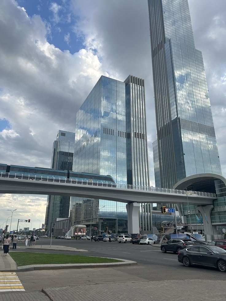 Бүгінгі күнім Аллаға шүкір жақсы өтті.
Шынымды айтсам Астан…