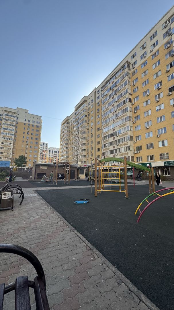 Подрабатывала, и ходил 3 и 11 000 шаг 😍