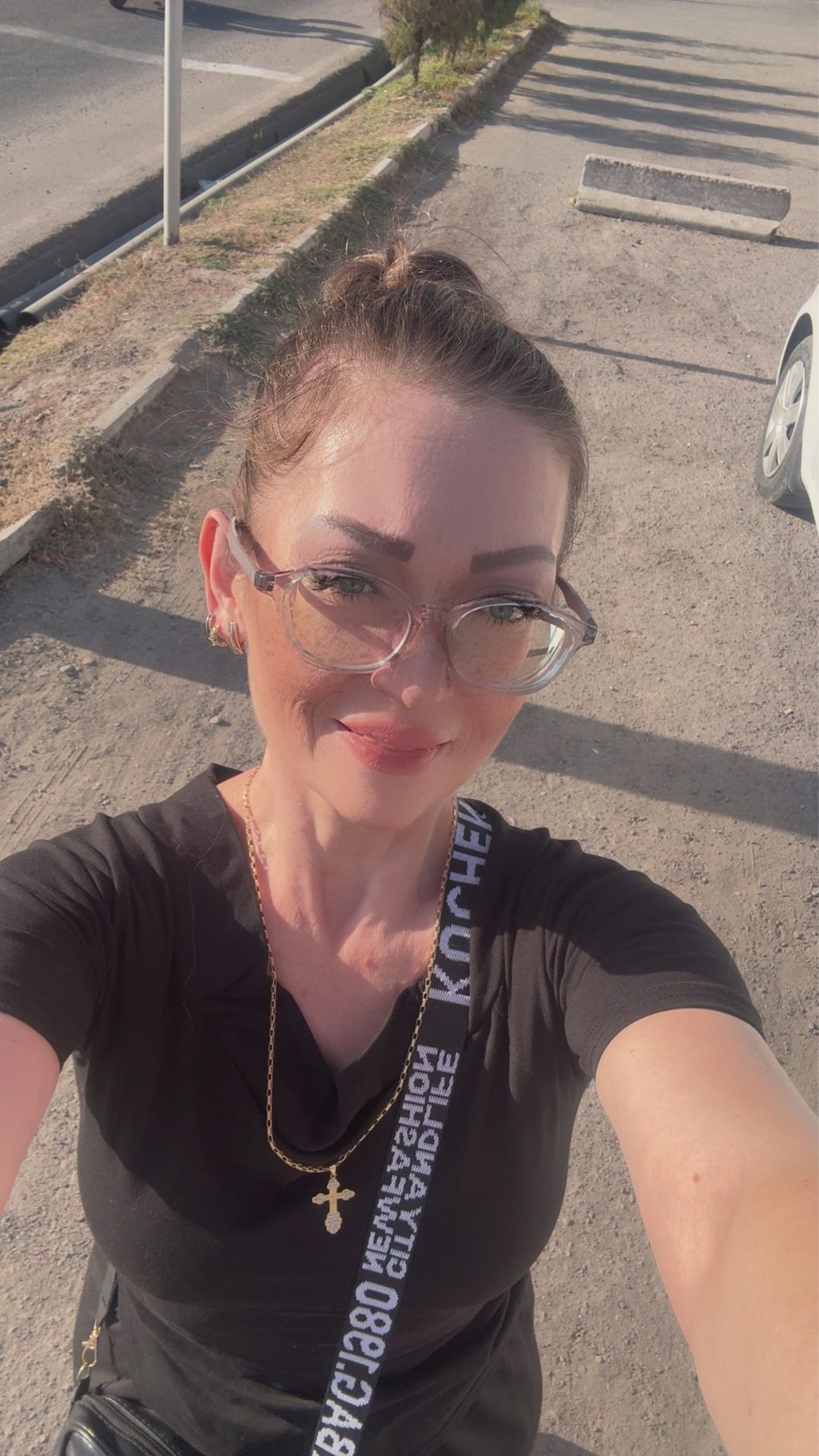 Вышла гулять 🥰
Время 16:05 👍
Сегодня первый день с вами Ура…