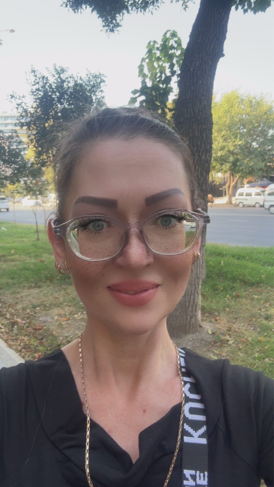 Вышла гулять 🥰
Время 16:05 👍
Сегодня первый день с вами Ура…